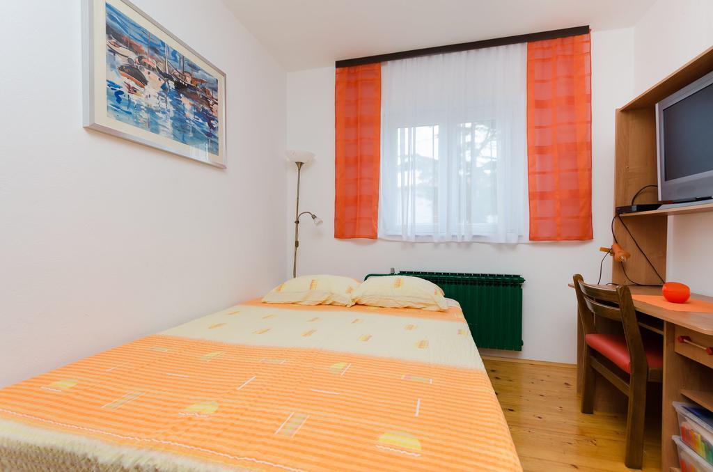 Apartment Bozena Punat Buitenkant foto